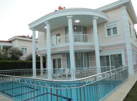 Villa Aslam, Kadriye Mahallesi 236 Sokak No: 1-4 Tolerance Golf Sitesi C-1 Blok, Serik, Antalya, hotel que admite mascotas en Belek
