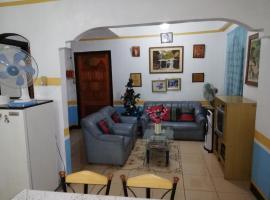 Arlleane Sidney's Relaxation Home Big Family Blue Room, hotel v destinaci Manaoag