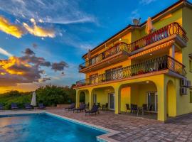 Luxury apartments Kostrena with pool 2, hotel a Kostrena