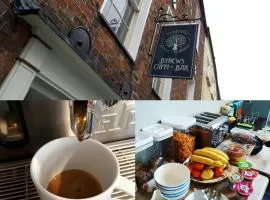 Ty Glyndwr Bunkhouse, Bar and cafe、カーナーヴォンのホステル