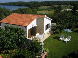 Bungalow Perla, cabaña o casa de campo en Funtana