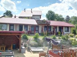 Penzion Nad jezerem, hotel v mestu Pavlov