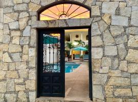 Hotel Cosmos, hotel with parking in Tamasopo