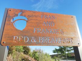 Fran and Frankie's Bed & Breakfast, hotel v destinaci Luggate