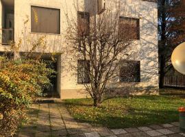 Senza Pensieri via Viviani, hotel v destinaci Crema