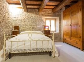 Villa Costanzi: Beautiful Rural Apartment!, hotel di Sigillo
