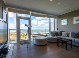 Panoramic & Modern apartment with sea view, feriebolig ved stranden i Bredene