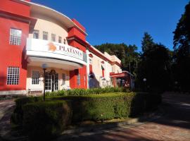 Hotel Platanus, מלון בקמפוס דו ג'ורדאו