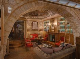 KAMARES Historic Boutique Hotel & Spa، فندق في يوانينا