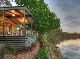 Moama Riverside Holiday Park, resort village in Moama