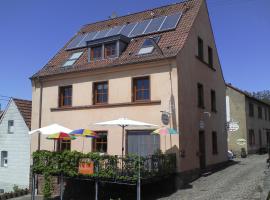 Gästehaus 'Alte Bäckerei' Kaffeehaus, guest house in Großbundenbach