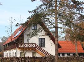 Ferienwohnungen Zum Baumhaus, cheap hotel in Burg