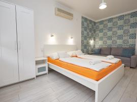 Zoli Apartmanok-Anna Kölcsey 32, hotel in Hajdúszoboszló