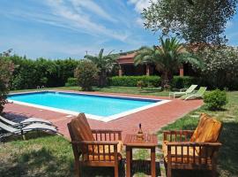 Villa Kalithea with private pool, hotel i Montecorice