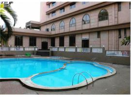Dhuri Resort, hotel con piscina en Vasai