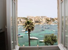 Blue Harbour 3 bedroom seafront apartment with large yard on the promenade - by Getawaysmalta &ndash; hotel w mieście St Paul's Bay