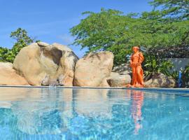 Villa Bougainvillea Aruba, the Tango Suite, casa o chalet en Palm-Eagle Beach