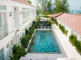 White Boutique Hotel and Residences, hotel di Sihanoukville