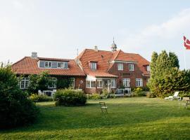 Langebjerg Pension & Spisested, guest house in Allinge