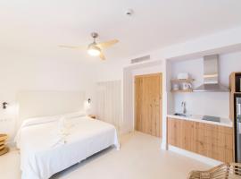 Sa Cala Suites, apartment in Es Calo