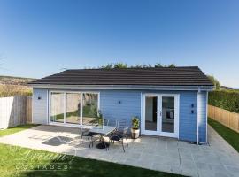 Outlook Lodge, holiday home in Weymouth