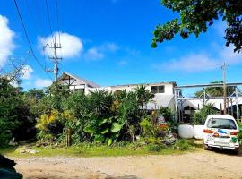 Muumin Farm, hotel with parking in Nakijin