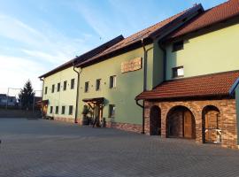 Čičina Tvrdonice penzion, restaurace, vinný sklep, недорогой отель в городе Tvrdonice