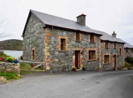 Cottage 108 - Cleggan, hótel í Cleggan
