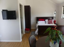 Rose and Ale Self Catering Units, hotel in Gonubie