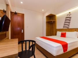 RedDoorz Plus @ CBD Bintaro, hotel a Peladen