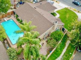 11640 Gothic Avenue, hotel near Nethercutt Museum, Los Angeles