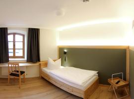 Hotel Bräuhof, hotel v destinaci Wallersdorf