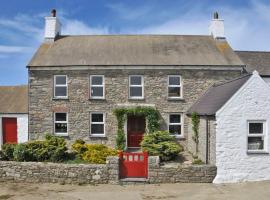 Treleddyn Farmhouse, pet-friendly hotel in St. Davids