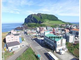 Preun Jeju Pension, hotel a Szeongszan Ilcsulbong park környékén Szogüphóban