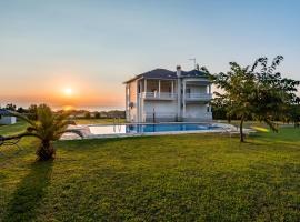 Olympos Sunset Residence - Mountain and Sea View, hotel com piscina em Litochoro