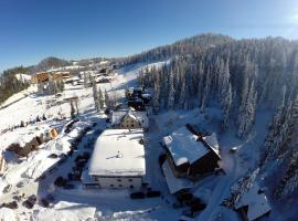 Hotel Snješko, hotell i Jahorina