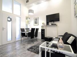 LEA APARTMENT - FREE PARKING in front for 2 cars