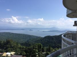 Condo with Free Swimming Pool & Viewing Deck, hotel a Tagaytay