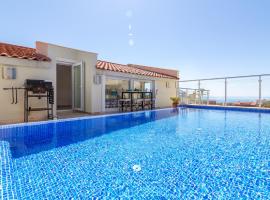 Dahlia Penthouse - Beautiful Luxurious Private Pool Fantastic Harbour Views, hotel in Kalkan