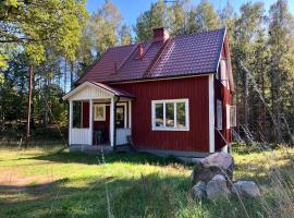 Ferienhaus Småland، فندق مع موقف سيارات في Fågelfors