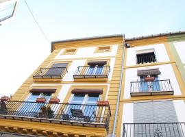 Las Coles Apartasuites, hotel in Xàtiva