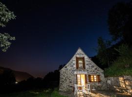 Gîtes Bergeries de LAS COSTES insolites en forêt à Loudenvielle 4x4 et chaînes recommandés par temps de neige, à 2km des remontées mécaniques、ルダンヴィエルのヴィラ