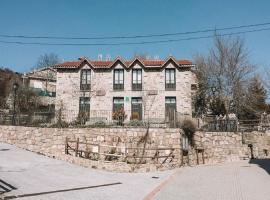 La Escuela, hotel Las Herrerasban