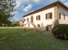 Villa Eugenia Tuscany with private Pool, Sauna & Gym, feriebolig i Vicchio