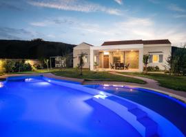 Three Stars Luxury Villas, luxury hotel in Moraitika