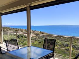 Ochre Point Beach House on Moana Seafront, hotel v destinaci Moana