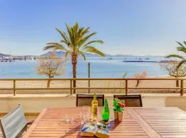 Emma Beachfront Apartment by Sealand Villas