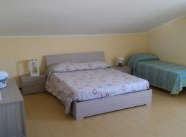 Beach House, pet-friendly hotel in Torvaianica