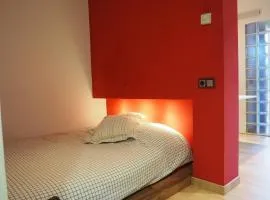 apartamento aislado jardín y piscina