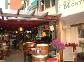 Hostal Montsant, hotel em Salou